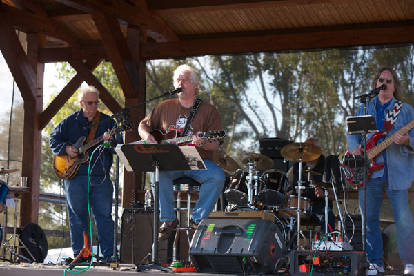 #htmlcaption9 Music Performance - June Tractor Show