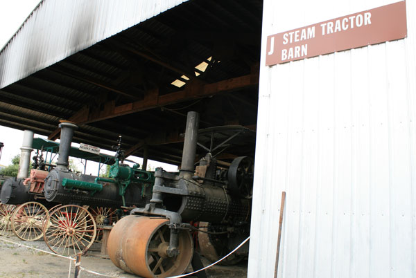 #htmlcaption8 Steam Tractor Barn