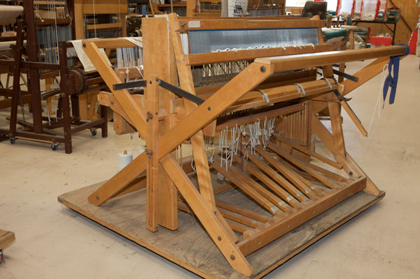 #htmlcaption2 Weaving loom
